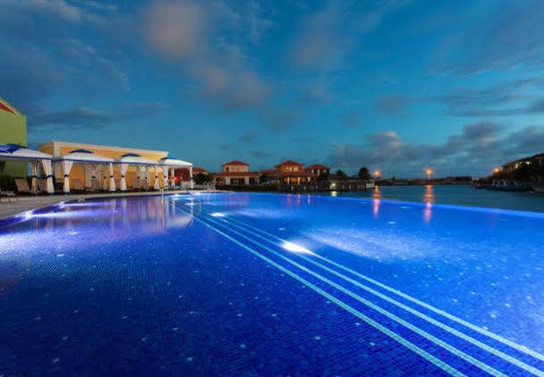 คอร์ตยาร์ด โบแนร์ ไดฟ์ รีสอร์ต Hotel คราเลนไดค์ ภายนอก รูปภาพ